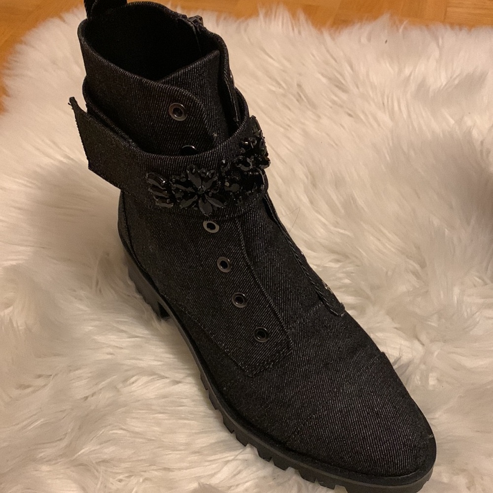 NEW🌟 Karl Lagerfeld Boots Pippa Payson Lug-Sole combat moto with crystal buckle